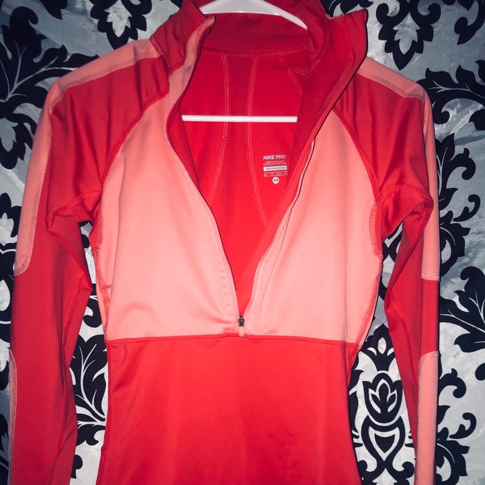 NIKE  *LIKE NEW* Half-Zip, Dri-Fit, Reflective Pullover - Picture 3 of 6